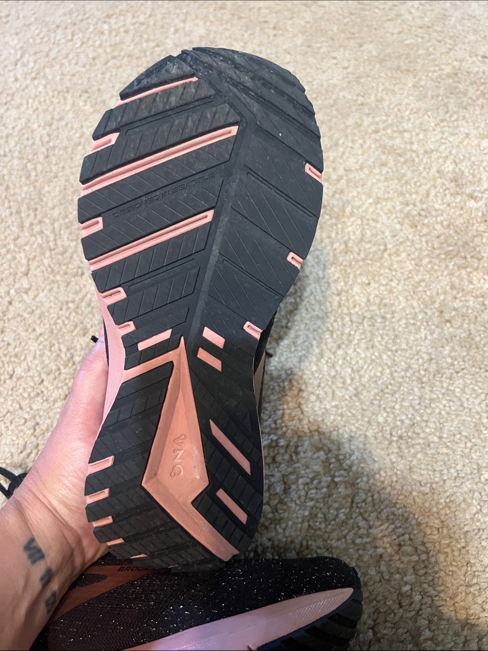 Brooks Revel Women's Black and Pink Athletic Shoes - Picture 4 of 4